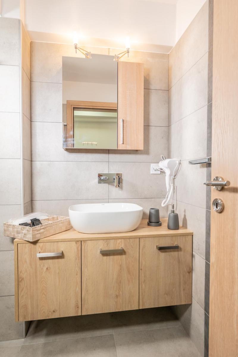 Iaira Apartment Атина Екстериор снимка