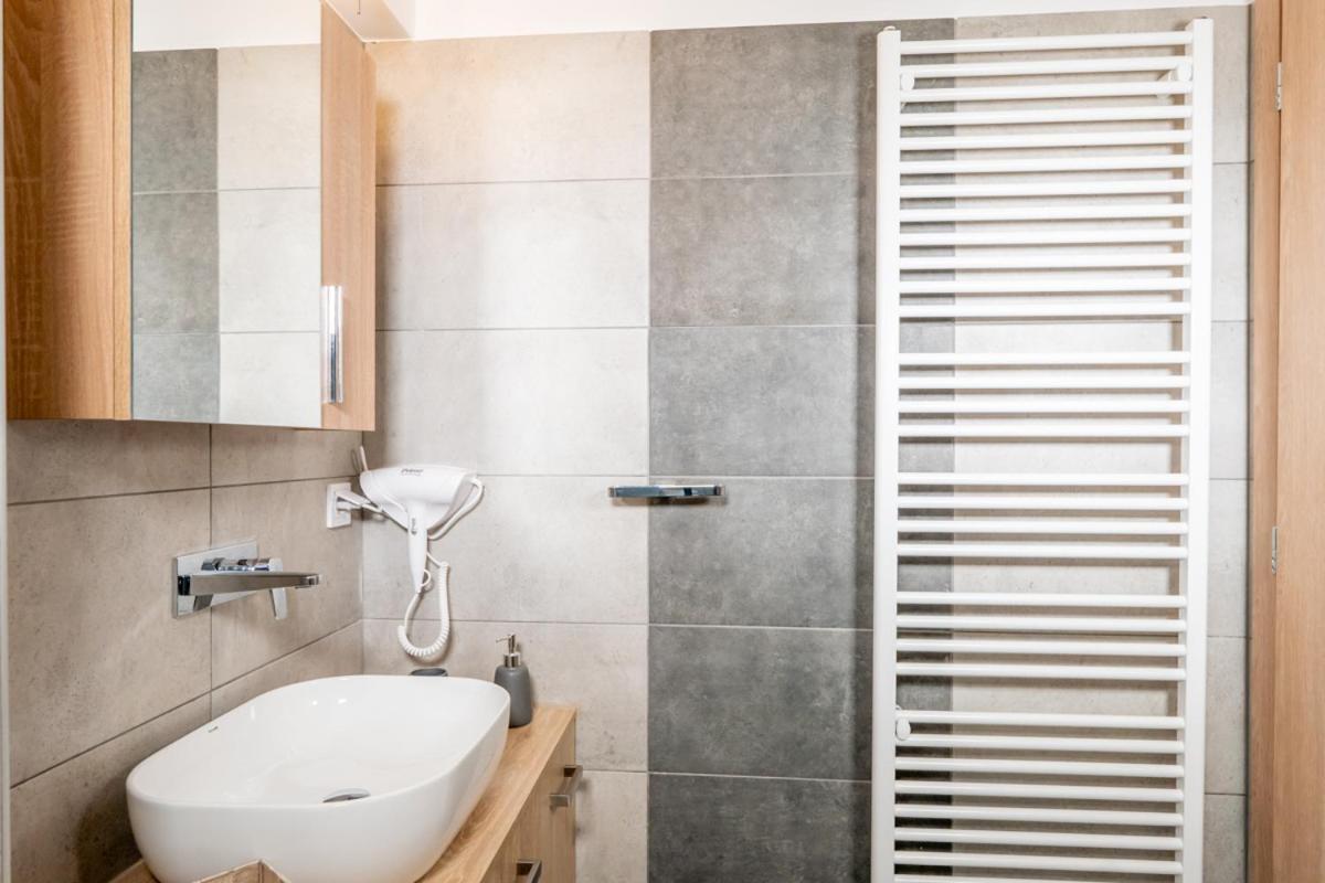 Iaira Apartment Атина Екстериор снимка